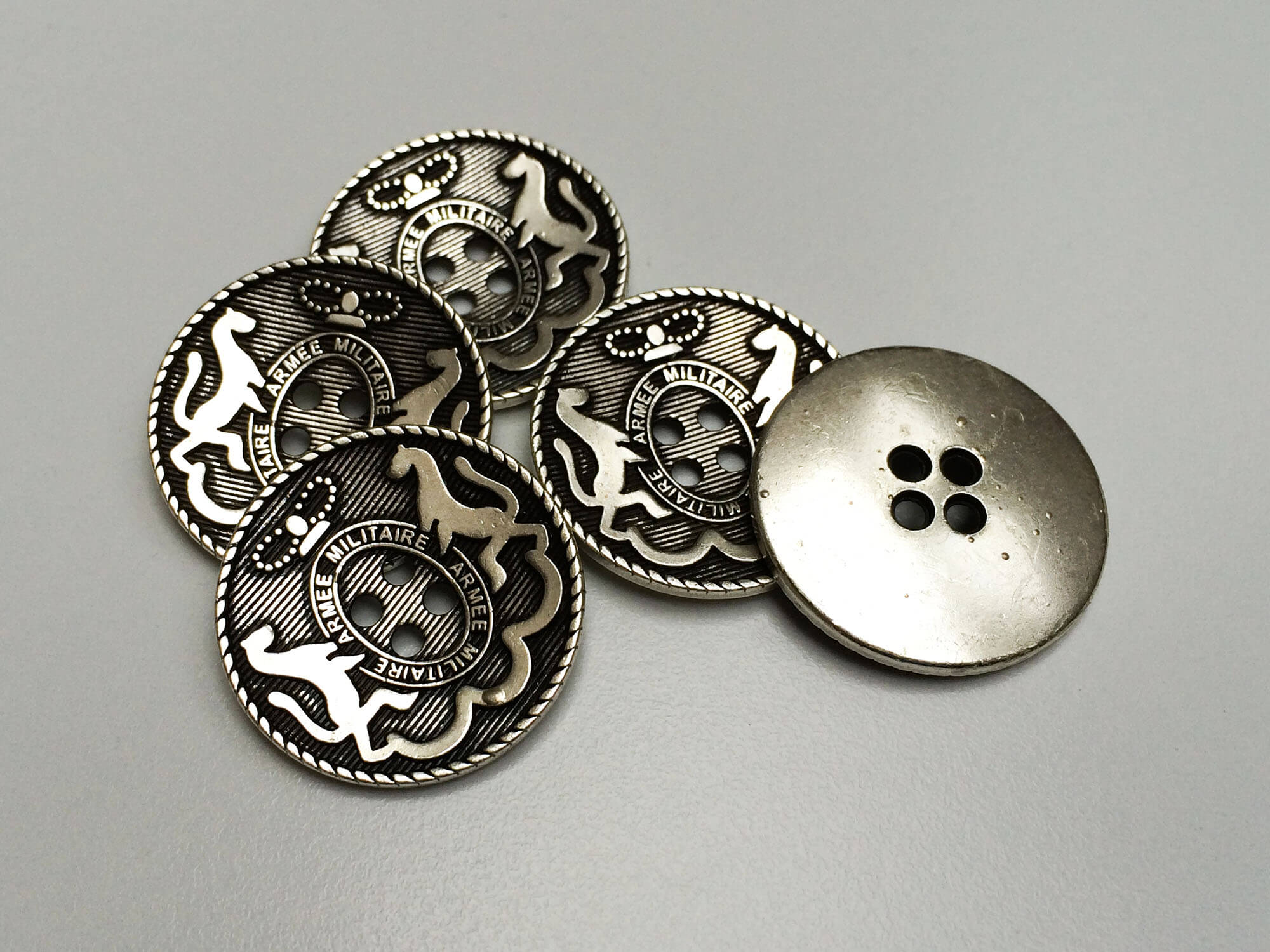 Vierloch Wappen Metall Knopf mit Pferden / B-WARE