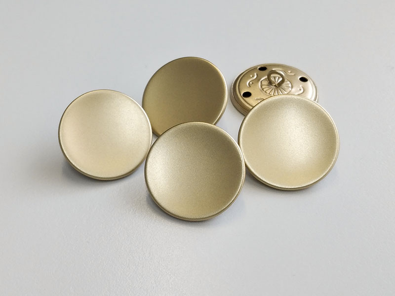 www.knopfparadies.de - 6539cm - Elegante, champagnerfarbene Ösenknöpfe aus Metallblech