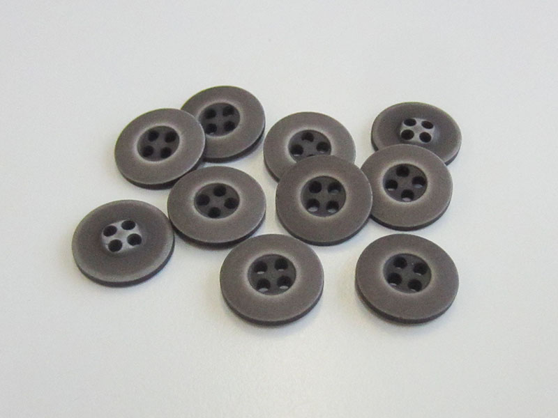 www.Knopfparadies.de - 3151br - Einfache Vierlochknöpfe aus Kunststoff in Taupe