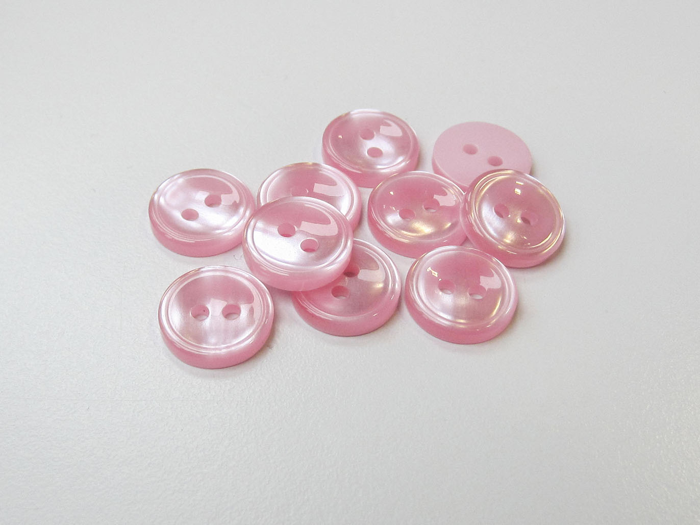 www.knopfparadies.de - hk320 - Hübsche rosa schimmernde Hemdenknöpfe & Blusenknöpfe aus Kunststoff