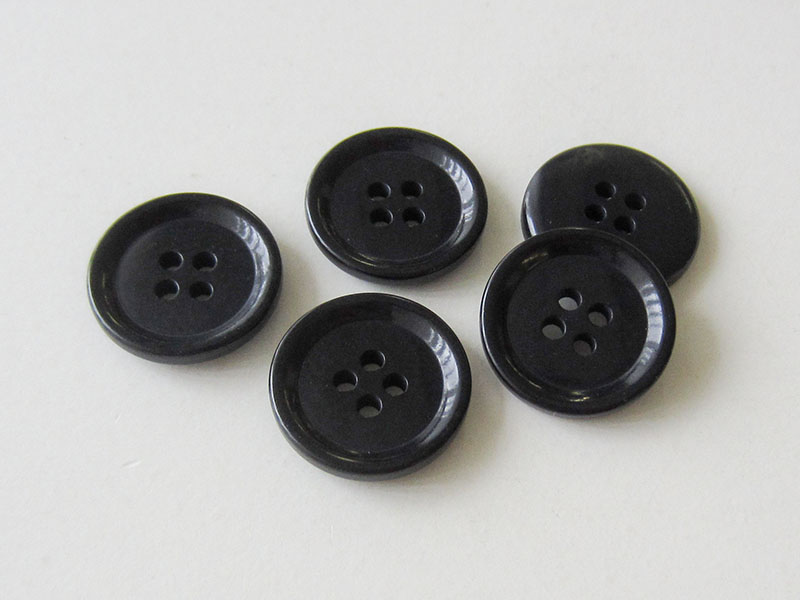 www.Knopfparadies.de - 1610sc - Schwarze Steinnussknöpfe in Napf Form