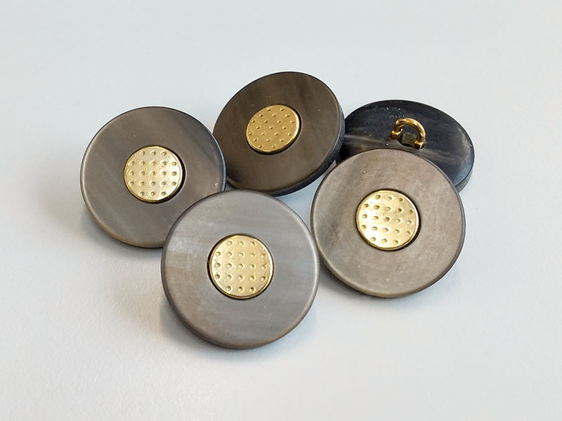 www.knopfparadies.de - 6131gg - Schwere Blazerknöpfe aus Metall und Kunststoff - B-Ware