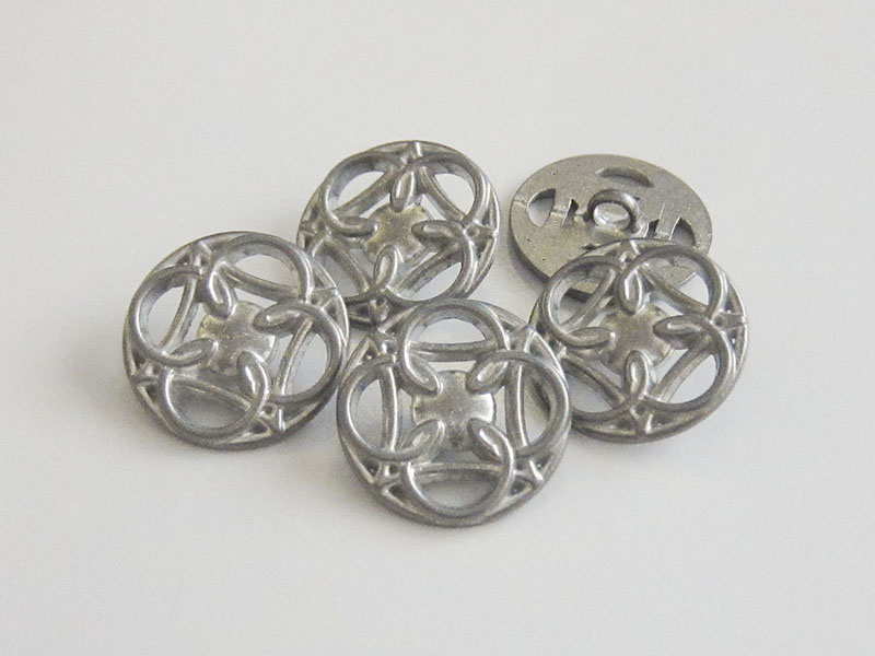 www.Knopfparadies.de - 0090zn - Bildschöne zinnfarbene Nostalgieknöpfe aus Metall mit Durchbruch