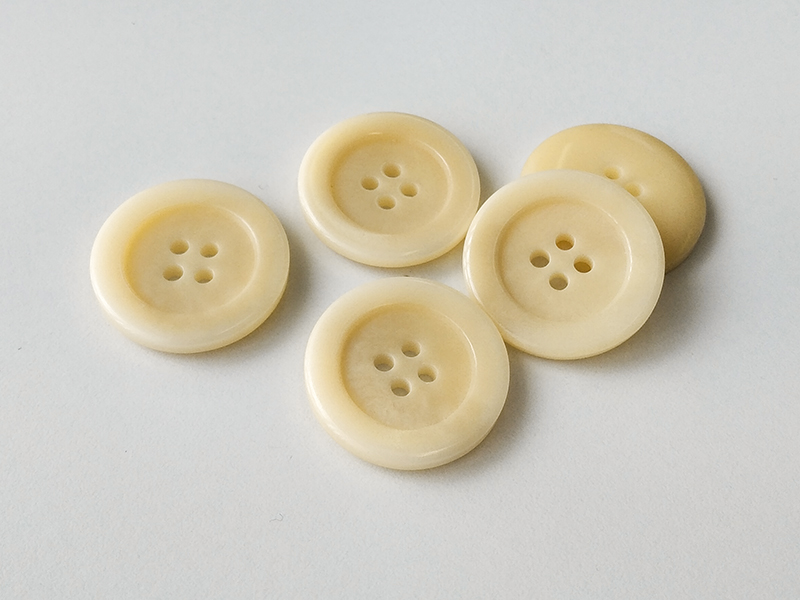 Tolle große Steinnussknöpfe - wunderbar natürliche Mantelknöpfe in beige / naturfarben