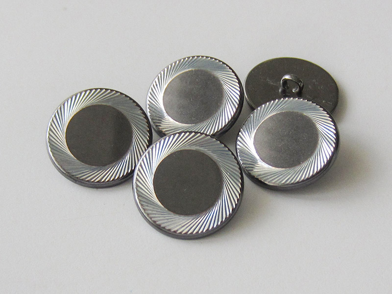 www.knopfparadies.de - 5745gs - Schwere, wunderschöne Metallknöpfe mit schraffiertem Rand