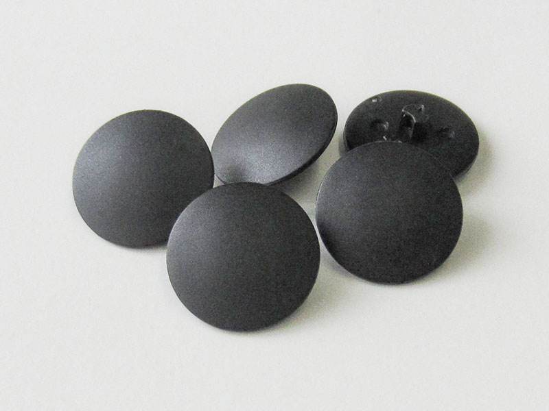 www.Knopfparadies.de - 2714sc - Große günstige Mantelknöpfe aus Kunststoff in Schwarz