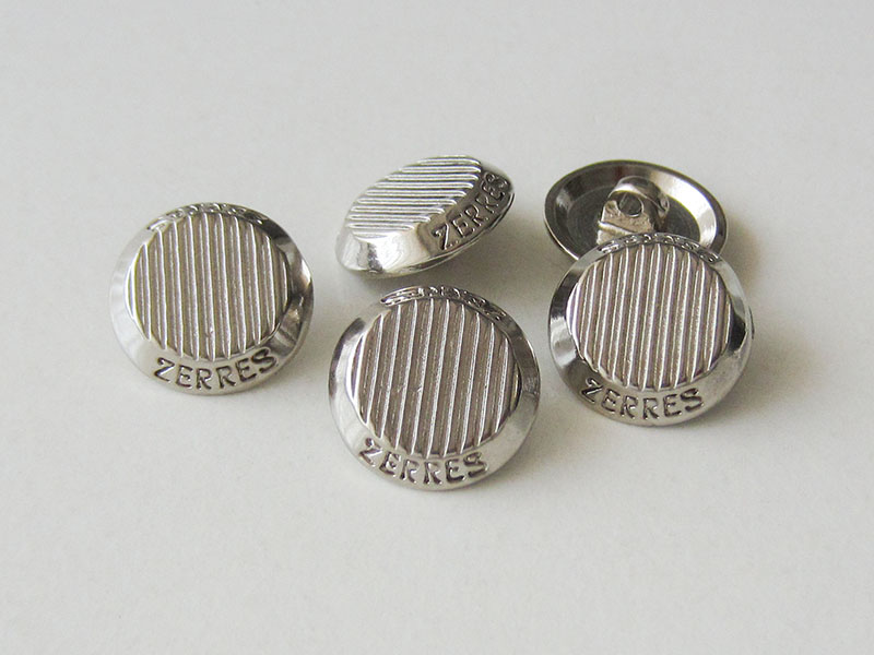 www.Knopfparadies.de - 4134si - Moderne silberne Metallknöpfe mit Schriftzug Zerres