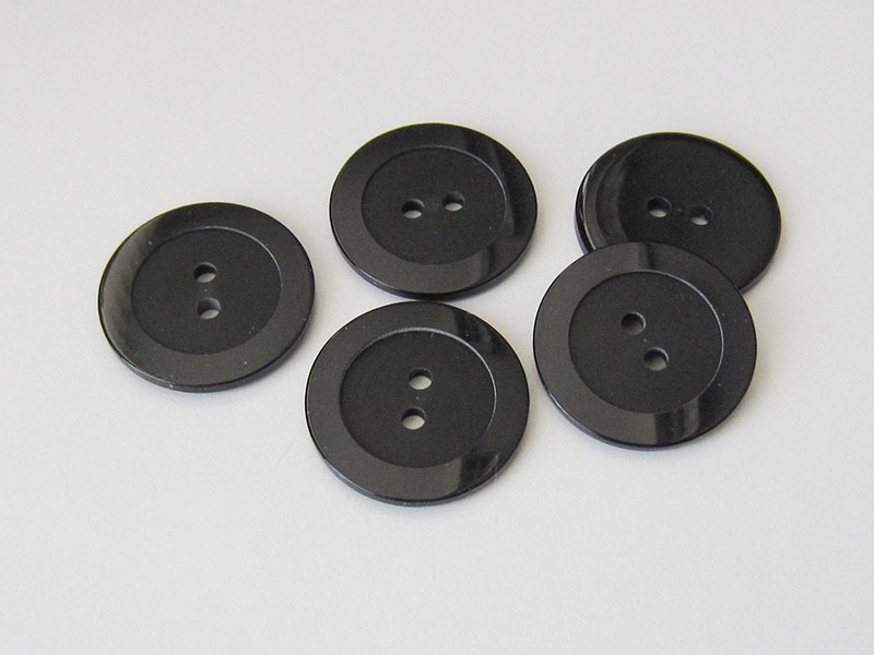 www.Knopfparadies.de - 4417sc - Elegante schwarze Zweiloch Kunststoffknöpfe mit breitem Rand