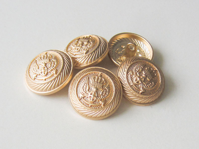 Prunkvoller Metall Ösen Knopf in Goldfarben mit Krone, Flügeln und Anker