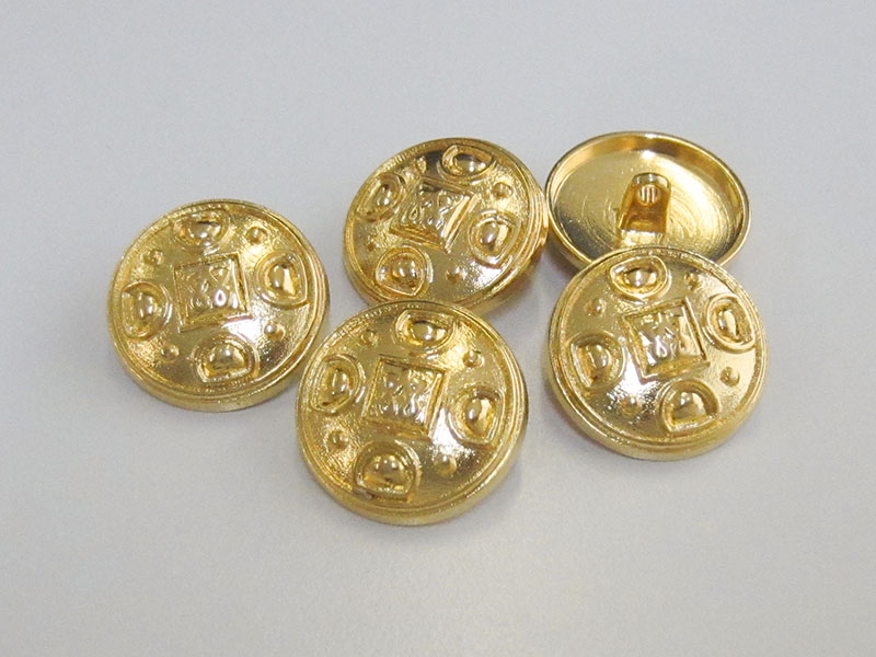 Eleganter Metallknopf mit Öse in glänzend Goldfarben