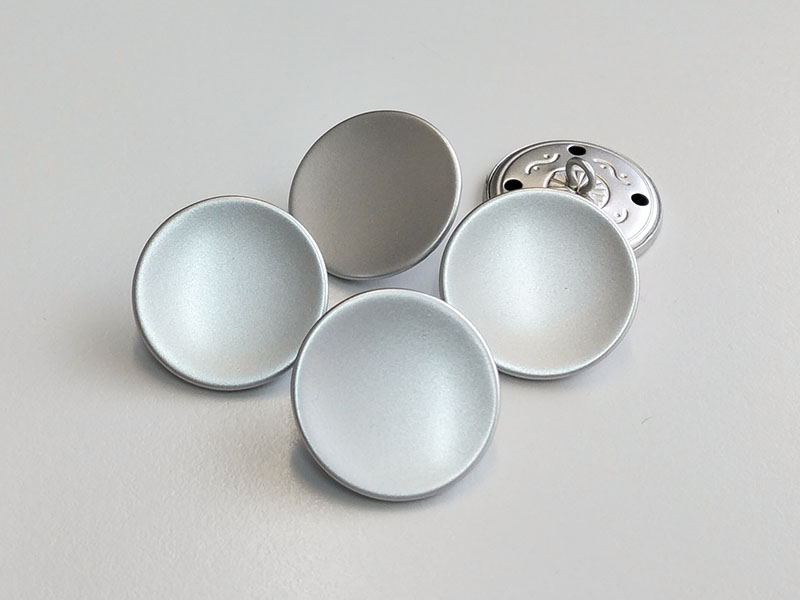 www.knopfparadies.de - 6539si - Elegante, matt silberfarbene Ösenknöpfe aus Metallblech