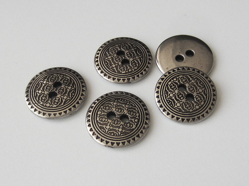 www.Knopfparadies.de - 1494as - Silberne Metallknöpfe mit Ornament Muster