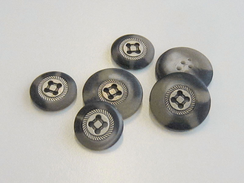 www.knopfparadies.de - 1014gb - Trachtige Vierlochknöpfe mit Metallmitte und Kunststoffrand