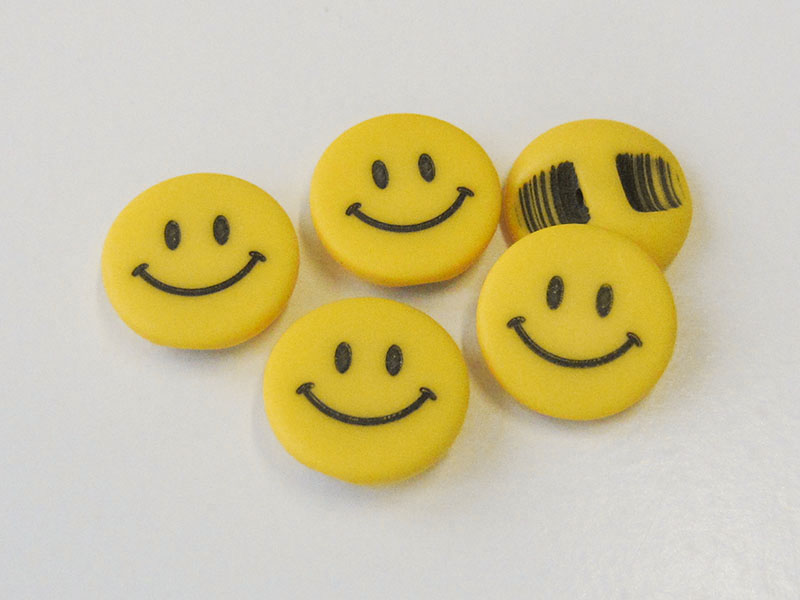 www.Knopfparadies.de - 2517ge - Fröhliche Kunststoffknöpfe mit lachendem Smiley / Emoji- Gesicht in Gelb