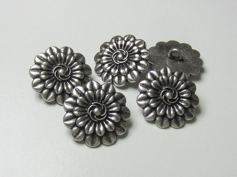 www.Knopfparadies.de - 5875as - Wunderschöne silberne Metallknöpfe mit Rosen Motiv