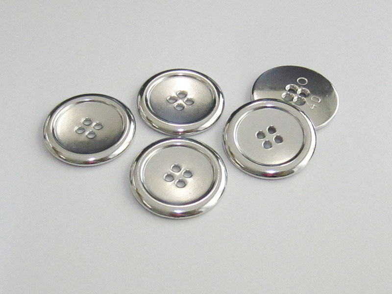 www.Knopfparadies.de - 5300si - Einfache Vierlochknöpfe aus Metall in Silber