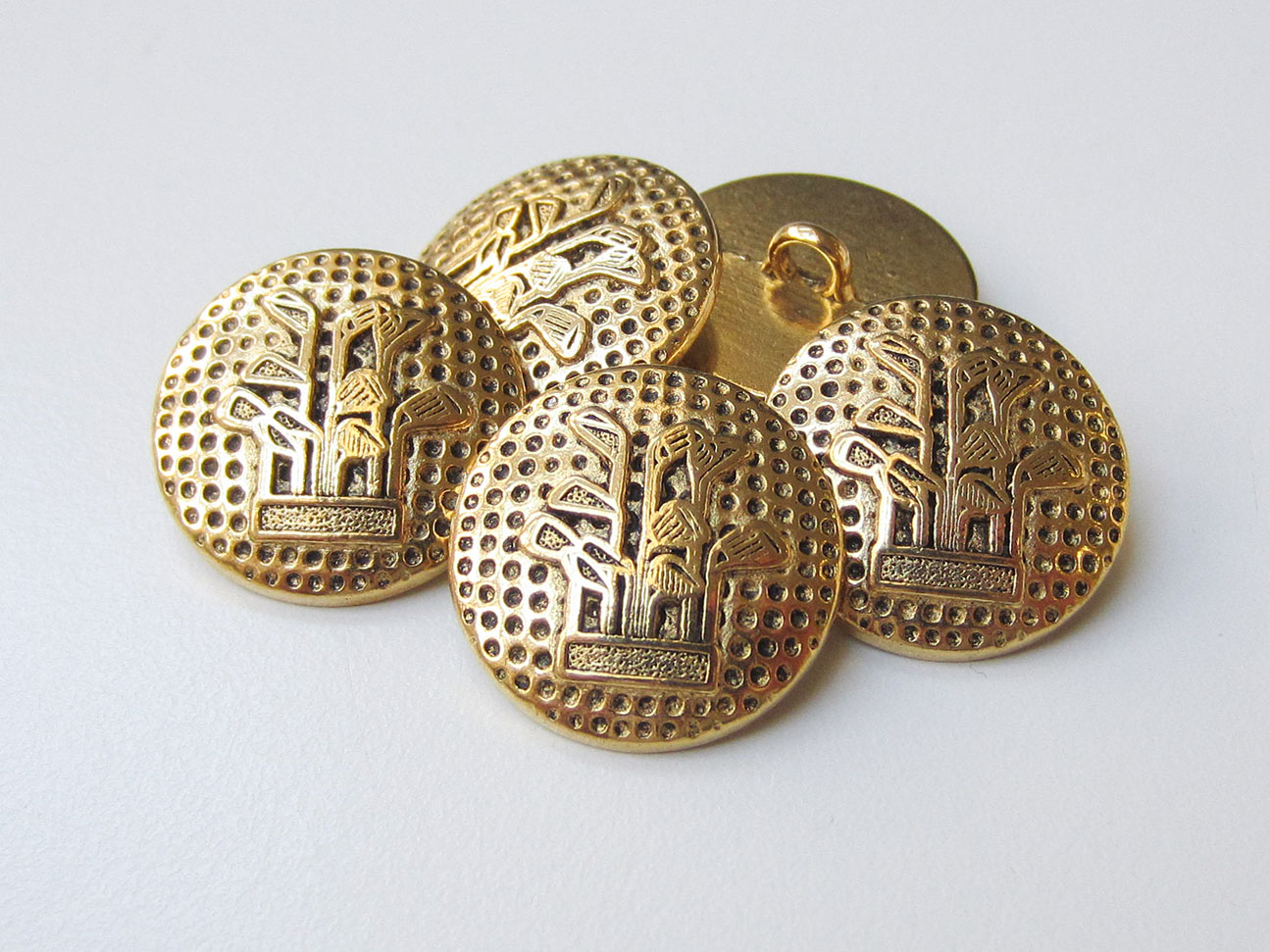Altgoldfarbener Designerknopf mit Golfmotiv
