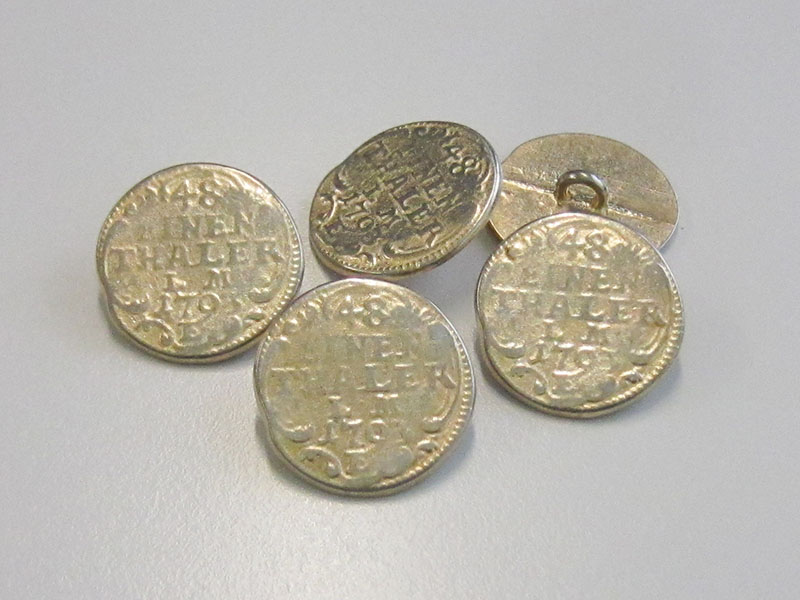 www.Knopfparadies.de - 0671go - Ausgefallene goldfarbene Münzknöpfe aus Metall in Vintage-Optik