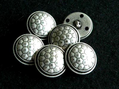 Knopf aus Metallblech wie aus dem Mittelalter