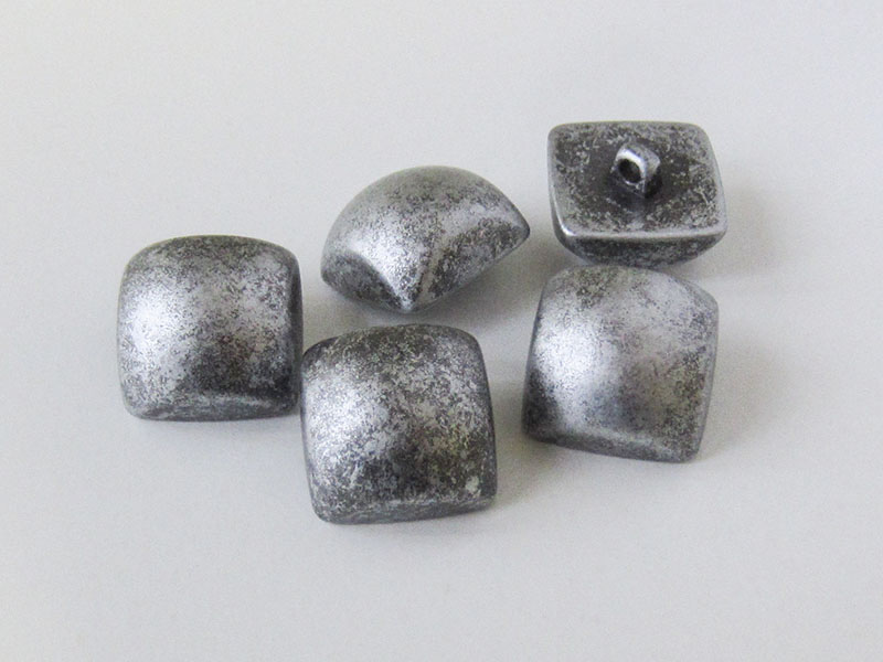 www.Knopfparadies.de - 4007as - Quadratische Kunststoffknöpfe in Altsilber wie Metallknöpfe