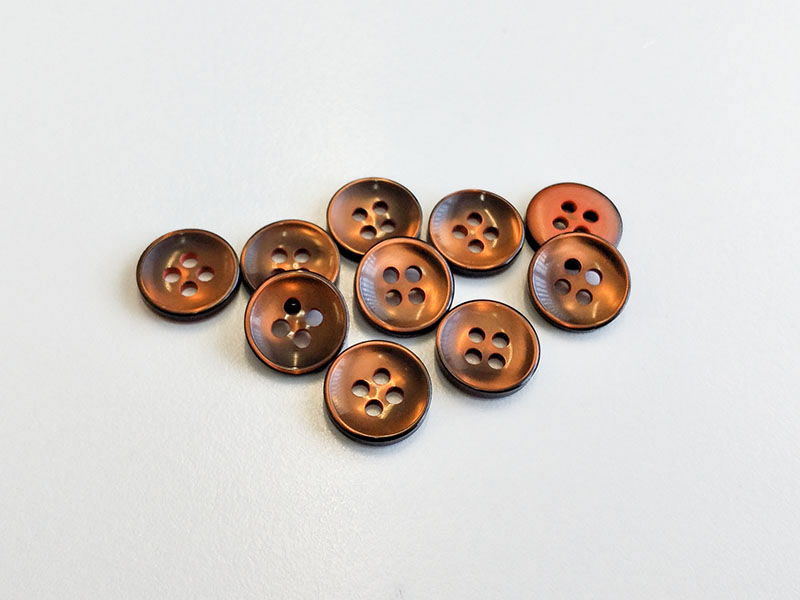 www.knopfparadies.de - 4395do - Dunkel orange schimmernde Kunststoffknöpfe mit vier Löchern