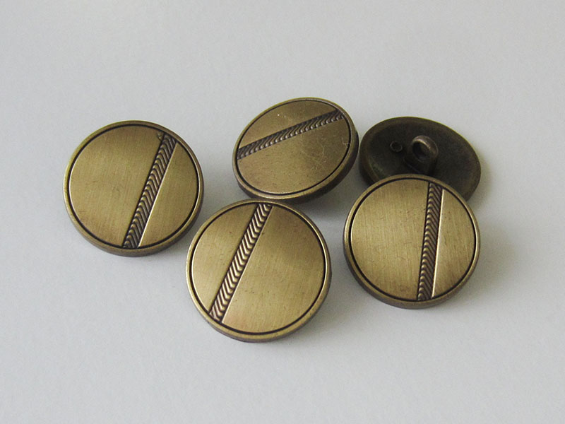 www.knopfparadies.de - 1504me - Matt altmessingfarbene Ösen Metallknöpfe mit Zierband