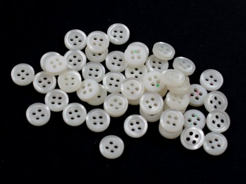 20 kleine weiße Blusen Knöpfe in Perlmutt Optik