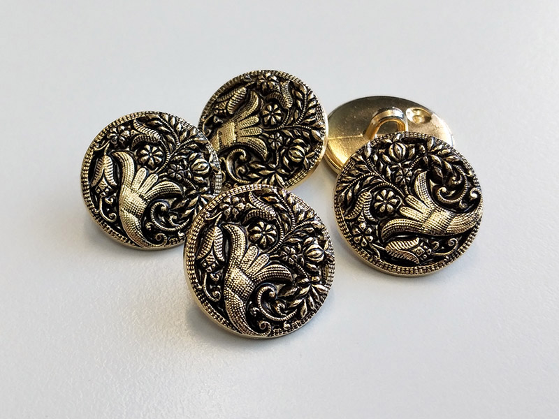 www.knopfparadies.de - 4531ag - Altgoldfarbene Kunststoffknöpfe mit filigranem Blumenmuster