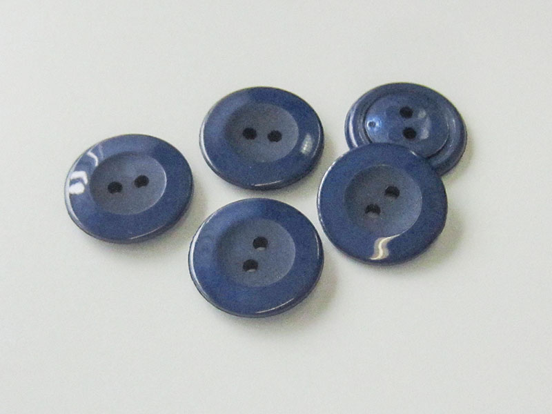 www.knopfparadies.de - 3028bl - Dunkelblaue Kunststoffknöpfe mit2 Löchern
