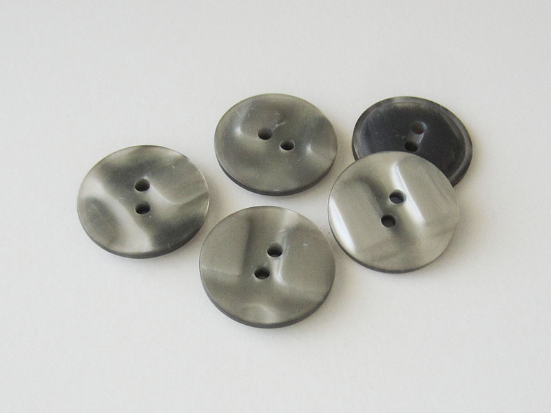 www.Knopfparadies.de - 2519gr - Perlmuttartig grau schillernde Zweiloch Kunststoffknöpfe