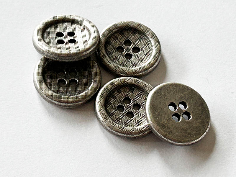 Metallknöpfe mit Karomuster in Altsilber Optik – Vintage Style
