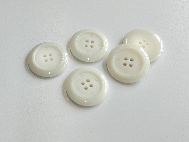 www.knopfparadies.de - 2304nw - Naturweiße Kunststoffknöpfe mit maritimen Motiv