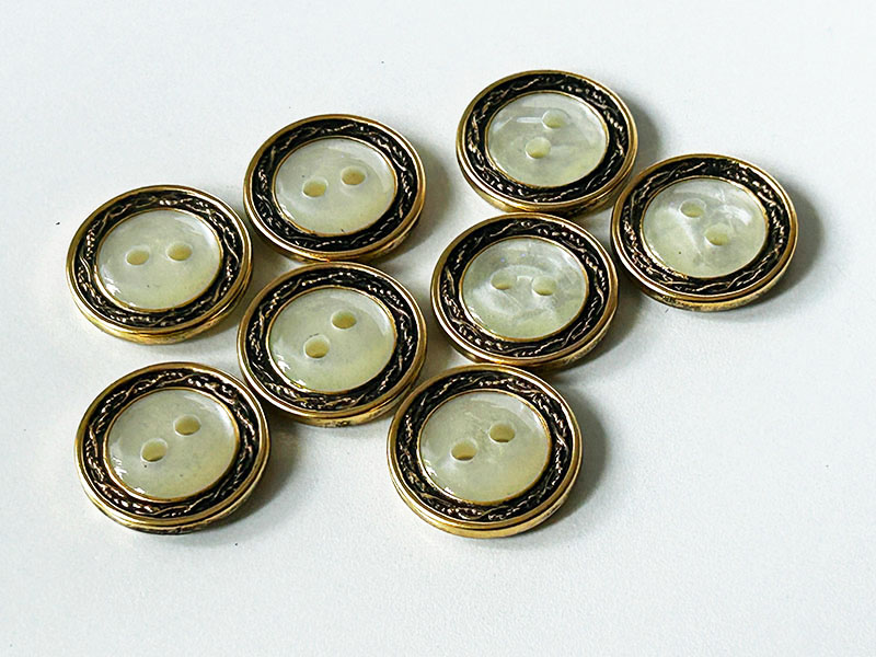 www.knopfparadies.de - 5645wg - Knopf mit Kunststoffkern und altgoldfarbenem Metallrand