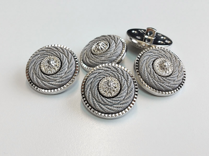 www.knopfparadies.de - 6256hg - Elegante Kunststoffknöpfe in Hellgrau und Silber