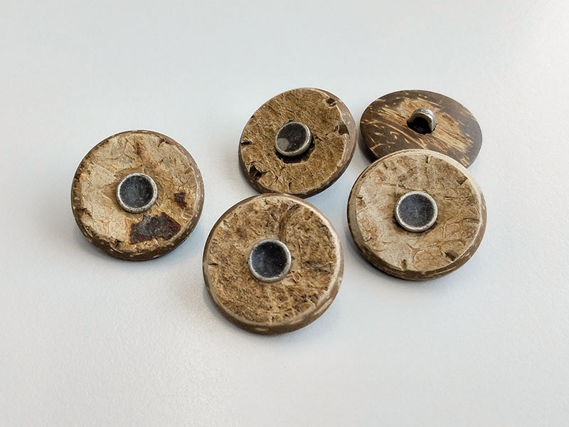 www.knopfparadies.de - 6084ko - Urige Trachtenknöpfe aus Kokosnuss und Metall