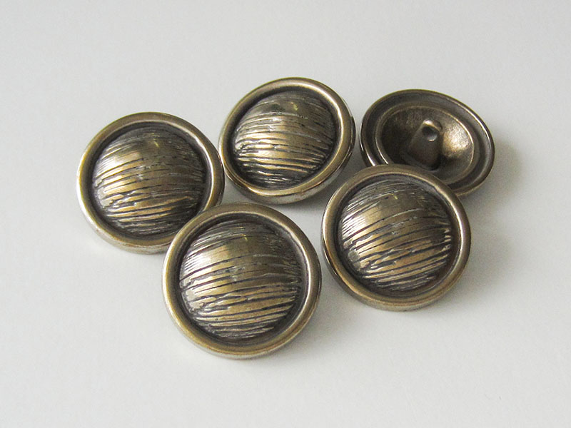 www.Knopfparadies.de - 2527sm - Urige messing & silberfarbene Metallknöpfe mit Schraffierung