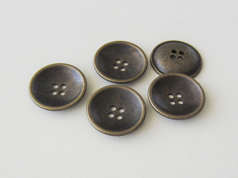 www.Knopfparadies.de - 1580am - Altmessingfarbene Vierloch Metallknöpfe in Schüssel Form