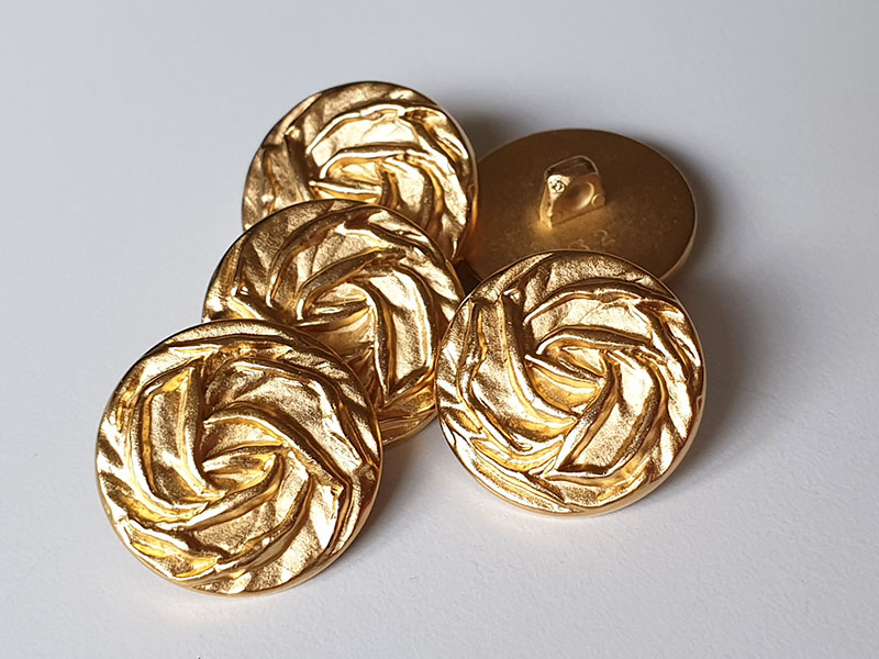 Ausgefallene goldfarbene Kunststoffknöpfe in Rosen Optik