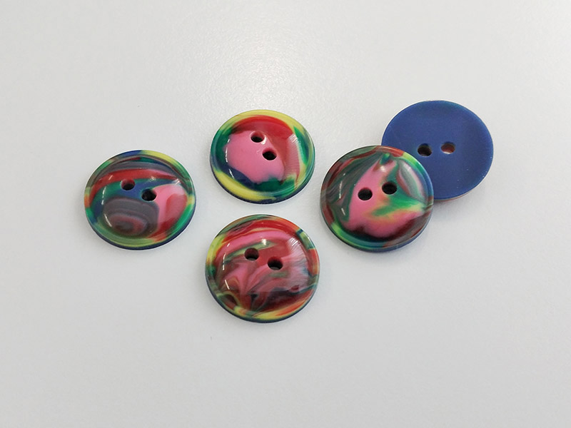 www.knopfparadies.de - 4514cc - Bunt marmorierte Knöpfe aus Kunststoff