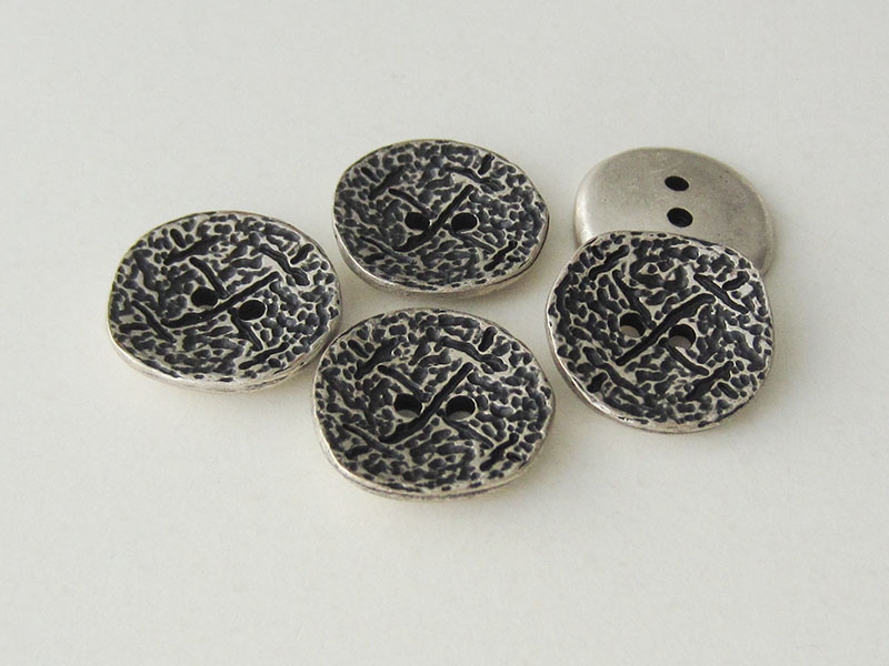 www.Knoppfaradies.de - 3941as - Altsilberfarbenen Metallknöpfe mit Kreuz wie aus dem Mittelalter