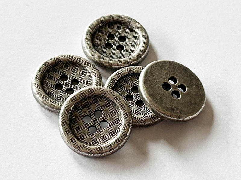 Metallknöpfe mit Karomuster in Altsilber Optik – Vintage Style