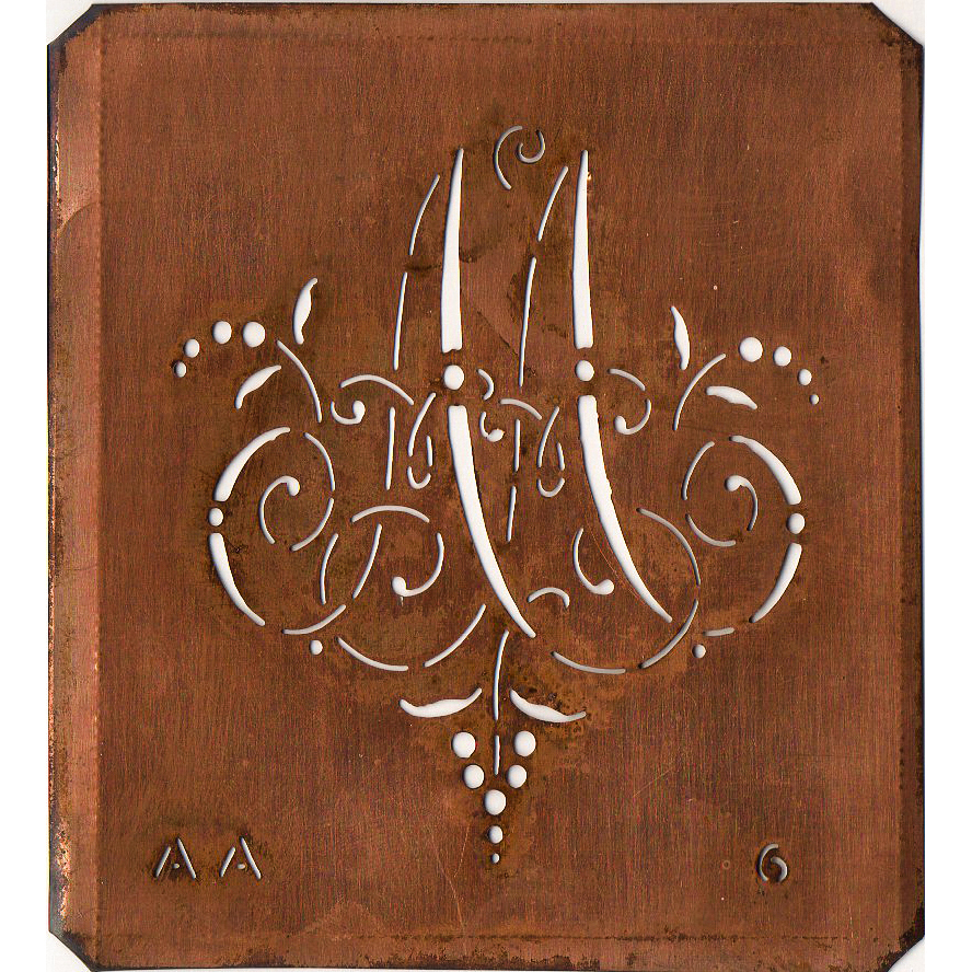 Antike Monogrammschablone AA aus Kupferblech mit verzierten Buchstaben