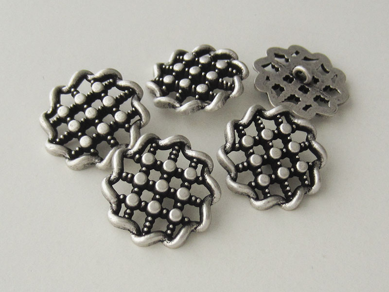 www.Knopfparadies.de - 5325as - Tolle Metallknöpfe in Altsilber mit Durchbruch Gitter