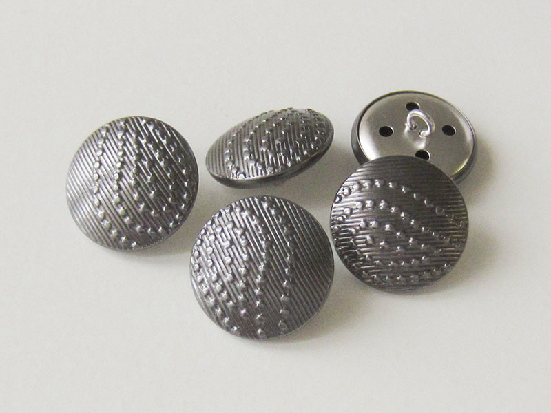 www.Knopfparadies.de - 5934ch - Attraktive Designerknöpfe aus leichtem Metallblech in Chrom