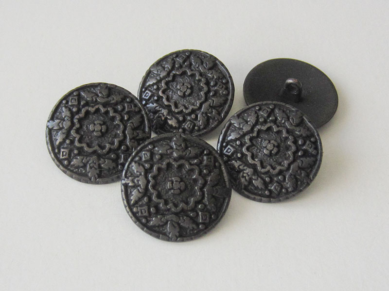 www.Knopfparadies.de - 0495ei - Dunkel eisenfarbene Metallknöpfe mit üppiger Verzierung
