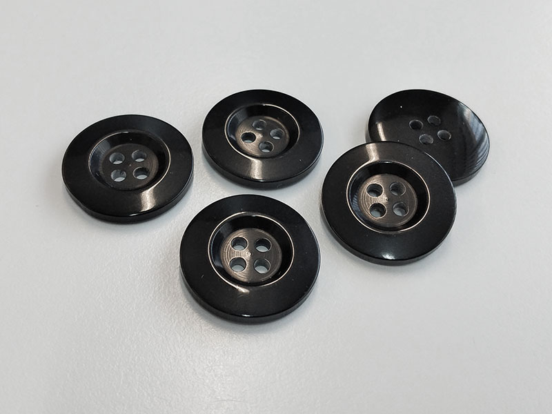 www.knopfparadies.de - 0339sc - Schwarze Mantelknöpfe mit vier Löchern