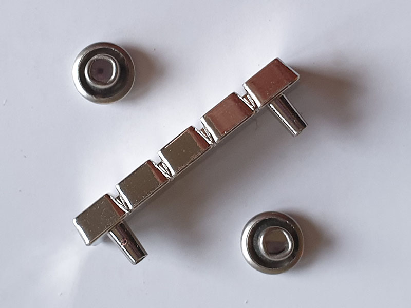 www.knopfparadies.de - d366si - Glänzend silberne Zier Nieten aus Metall - mit Gegenstücken