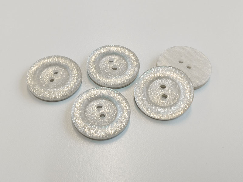 www.knopfparadies.de - 5573gl - Glitzerknöpfe aus Kunststoff mit zwei Löchern