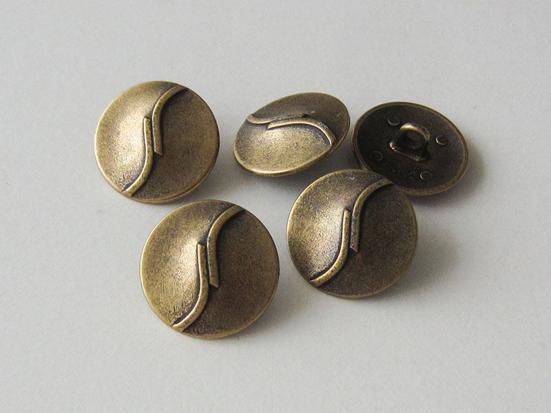 www.Knopfparadies.de - 5310am - Altmessingfarbene Metallknöpfe mit Linien Motiv