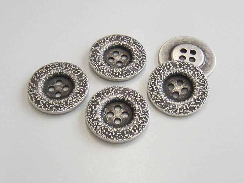 www.knopfparadies.de - 3418as - Altsilberfarbene Metallknöpfe mit vier Löchern